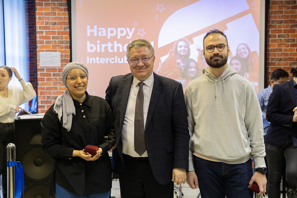 Rector presented honorary badges to graduates Rector presented honorary badges to graduates