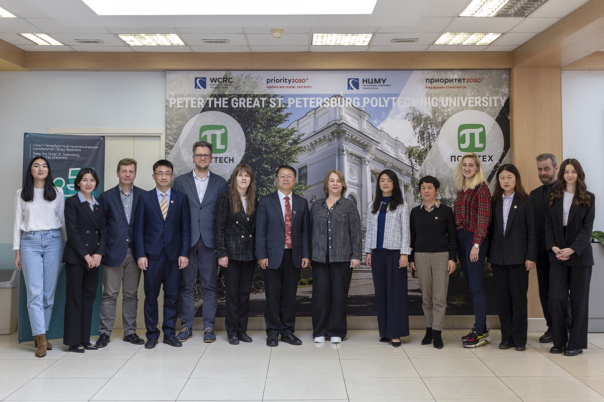 The delegation of Nanjing University of Science and Technology 