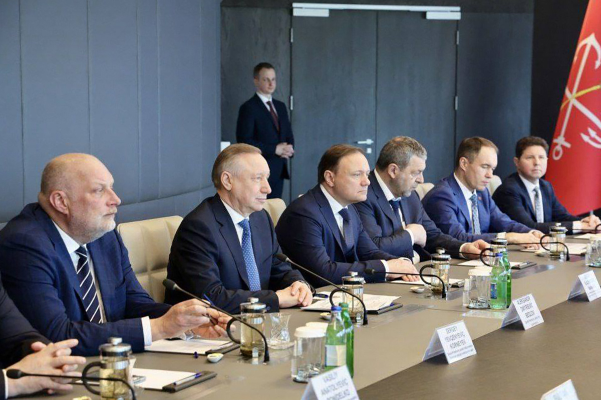 A large delegation headed by the city governor Alexander Beglov visited Baku