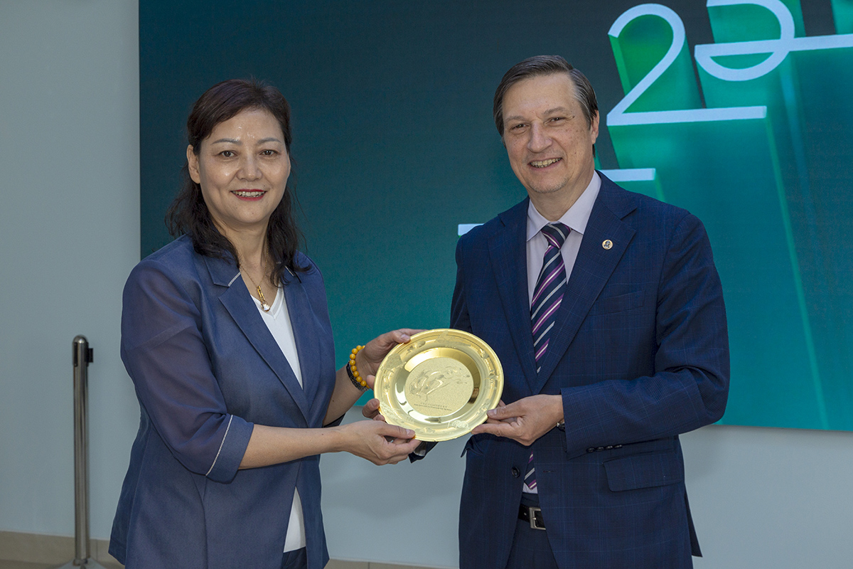 Liu Yemei at a meeting with Dmitry Arseniev, Vice-Rector for International Relations of SPbPU Liu Yemei at a meeting with Dmitry Arseniev, Vice-Rector for International Relations of SPbPU