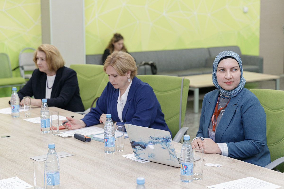 Consortium members were able to attend the session face-to-face Consortium members were able to attend the session face-to-face