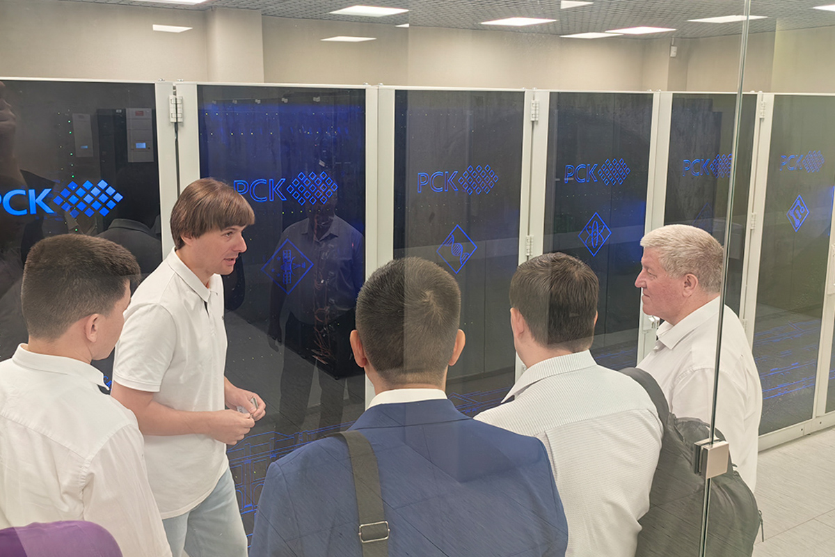 The delegation was very interested to see the SCC and its capabilities for solving science-intensive tasks The delegation was very interested to see the SCC and its capabilities for solving science-intensive tasks