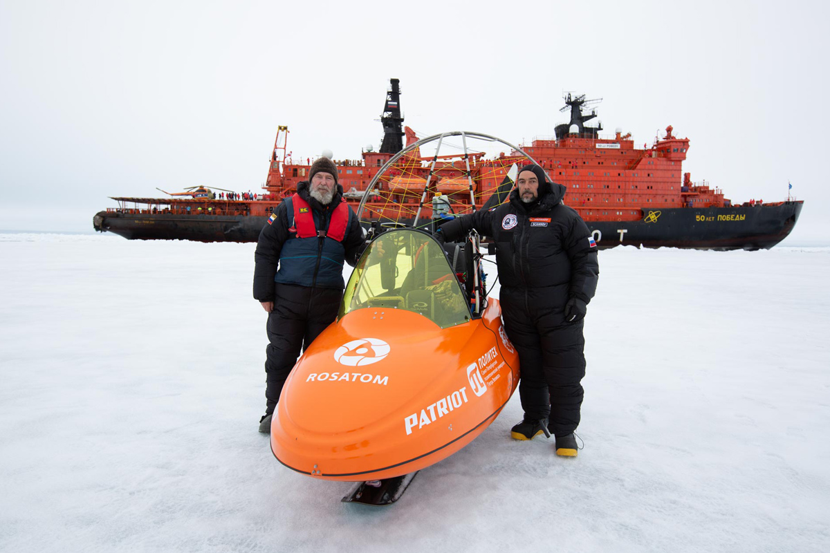 Fyodor Konyukhov and Igor Potapkin were the first in the world to fly the route: Franz Josef Land archipelago - North Pole on a two-seater parachute. Fyodor Konyukhov and Igor Potapkin were the first in the world to fly the route: Franz Josef Land archipelago - North Pole on a two-seater parachute.