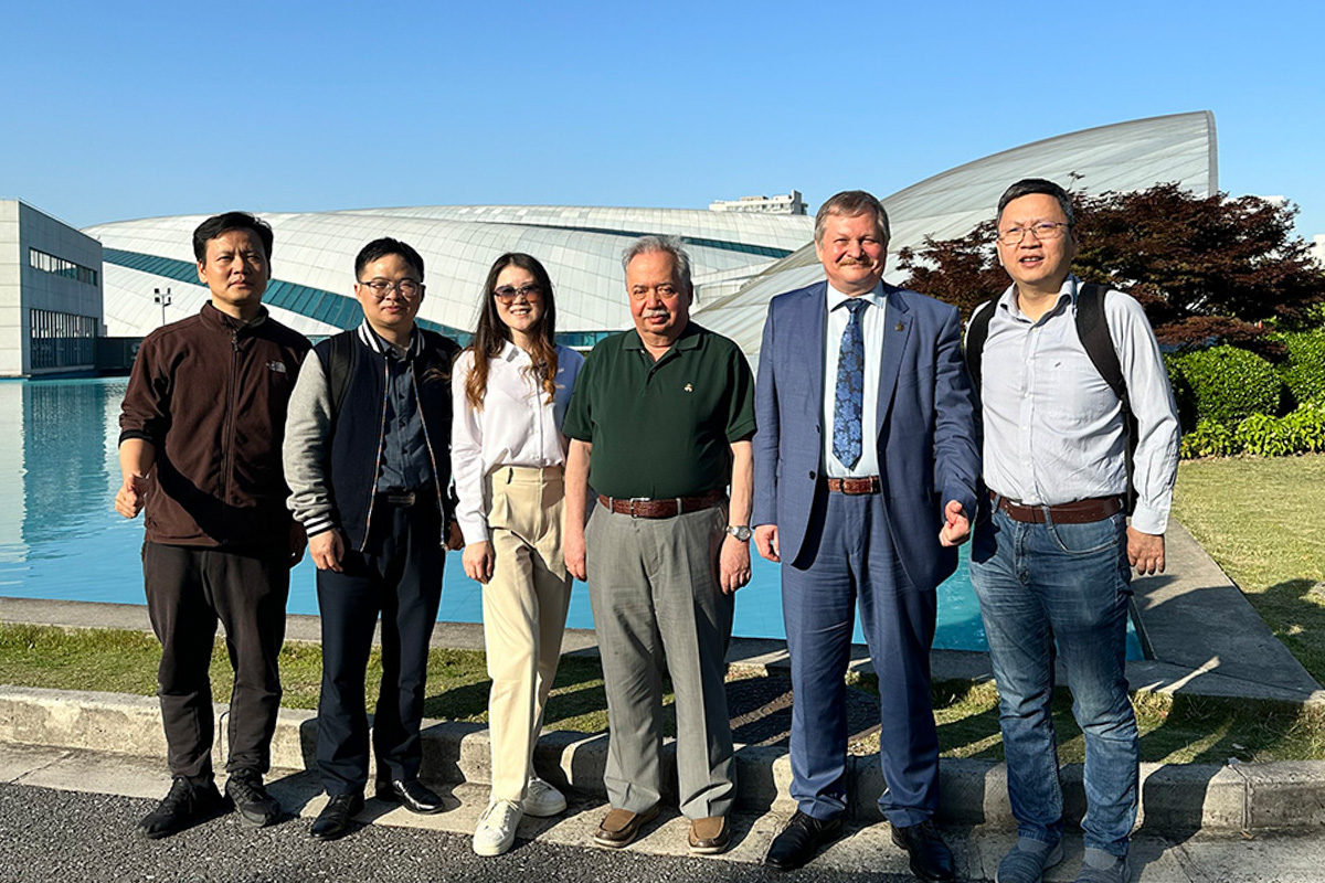 Polytechnic researchers visited the Shanghai Synchrotron Radiation Center Polytechnic researchers visited the Shanghai Synchrotron Radiation Center