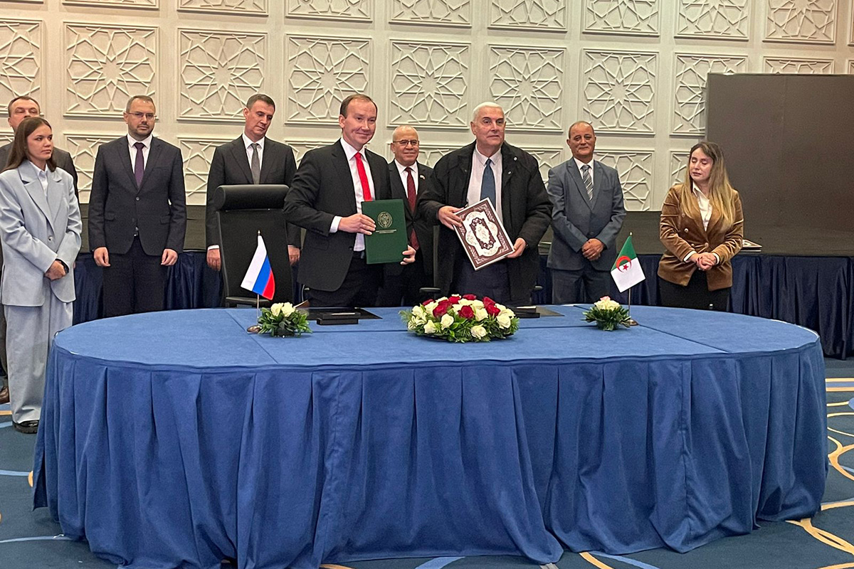 Signing of the agreement between RAFU and Ouari Bouamedienne University of Science and Technology Signing of the agreement between RAFU and Ouari Bouamedienne University of Science and Technology