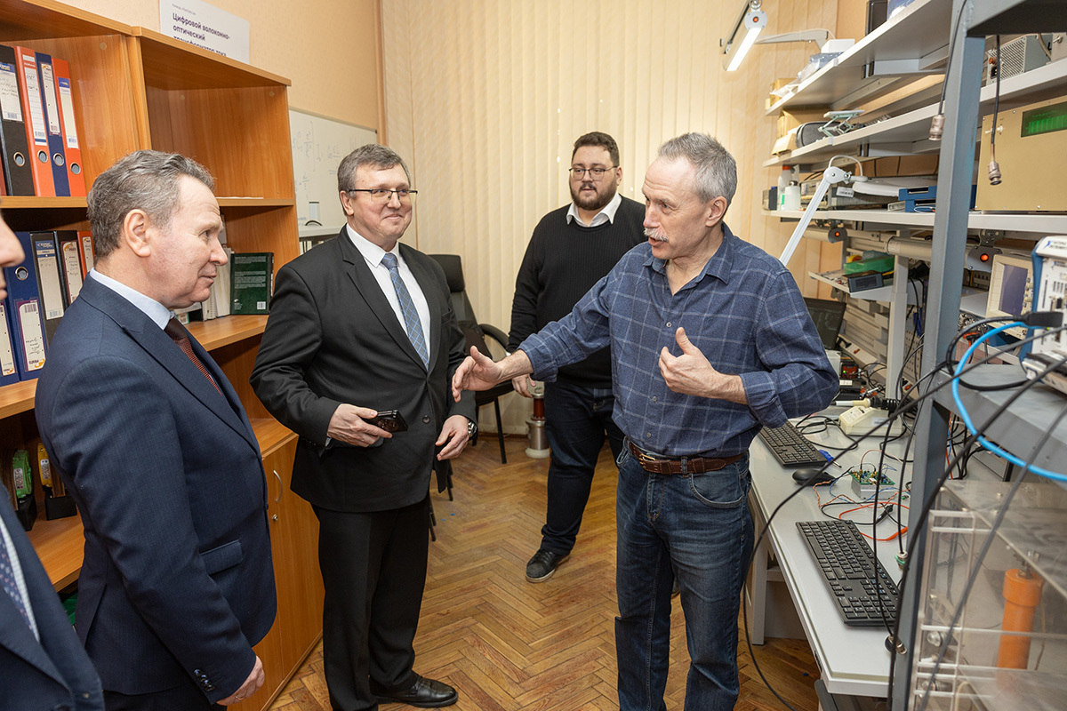 In the laboratories of the Institute of Electronics and Telecommunications In the laboratories of the Institute of Electronics and Telecommunications