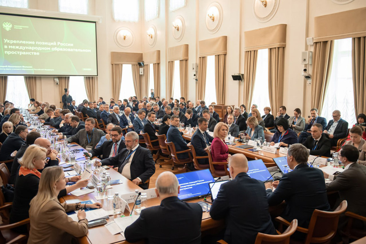 Strategic session of the Ministry of Education and Science of the Russian Federation dedicated to strengthening Russia’s position in the international educational space Strategic session of the Ministry of Education and Science of the Russian Federation dedicated to strengthening Russia’s position in the international educational space