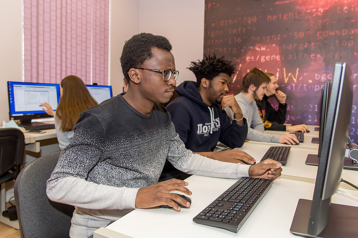SPbPU's postgraduate program attracts talented students from all over the world SPbPU's postgraduate program attracts talented students from all over the world
