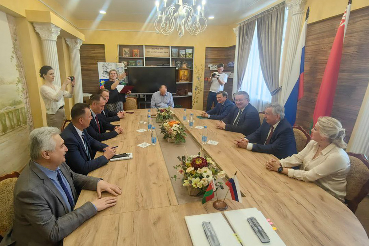 Official meeting with Rector of BRU Mikhail Lustenkov and key vice-rectors
