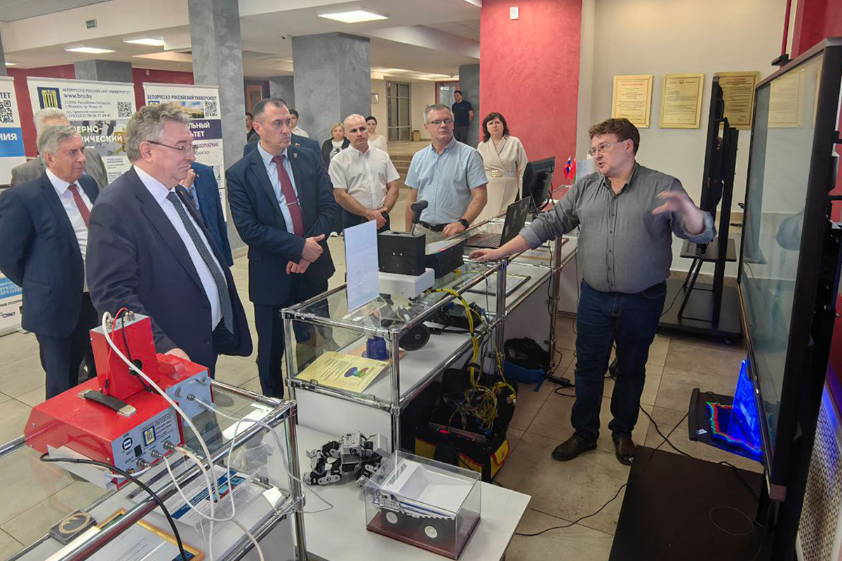 The network laboratory of intelligent robotics and cyber-physical systems demonstrated the possibilities of remote connection