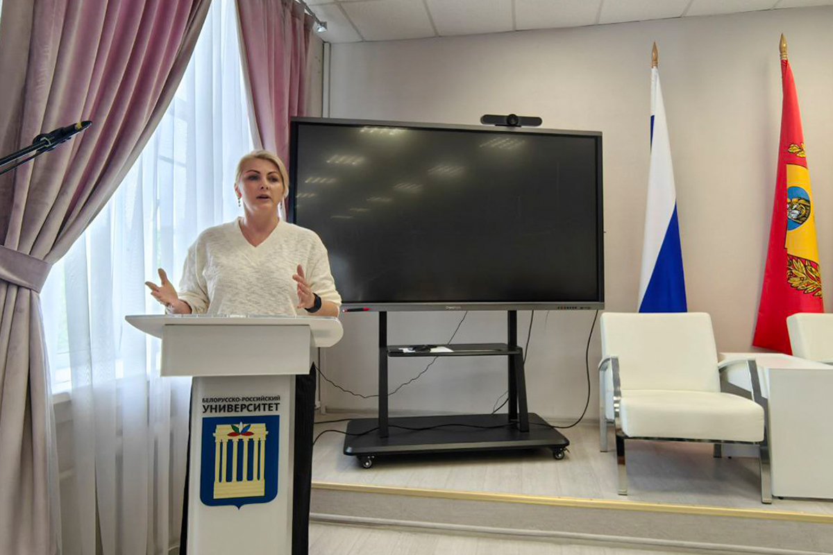Maria Vrublevskaya shared the results of the project and analytical session