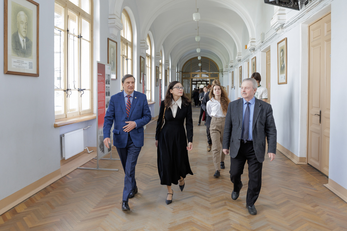 Tour of the Main Building