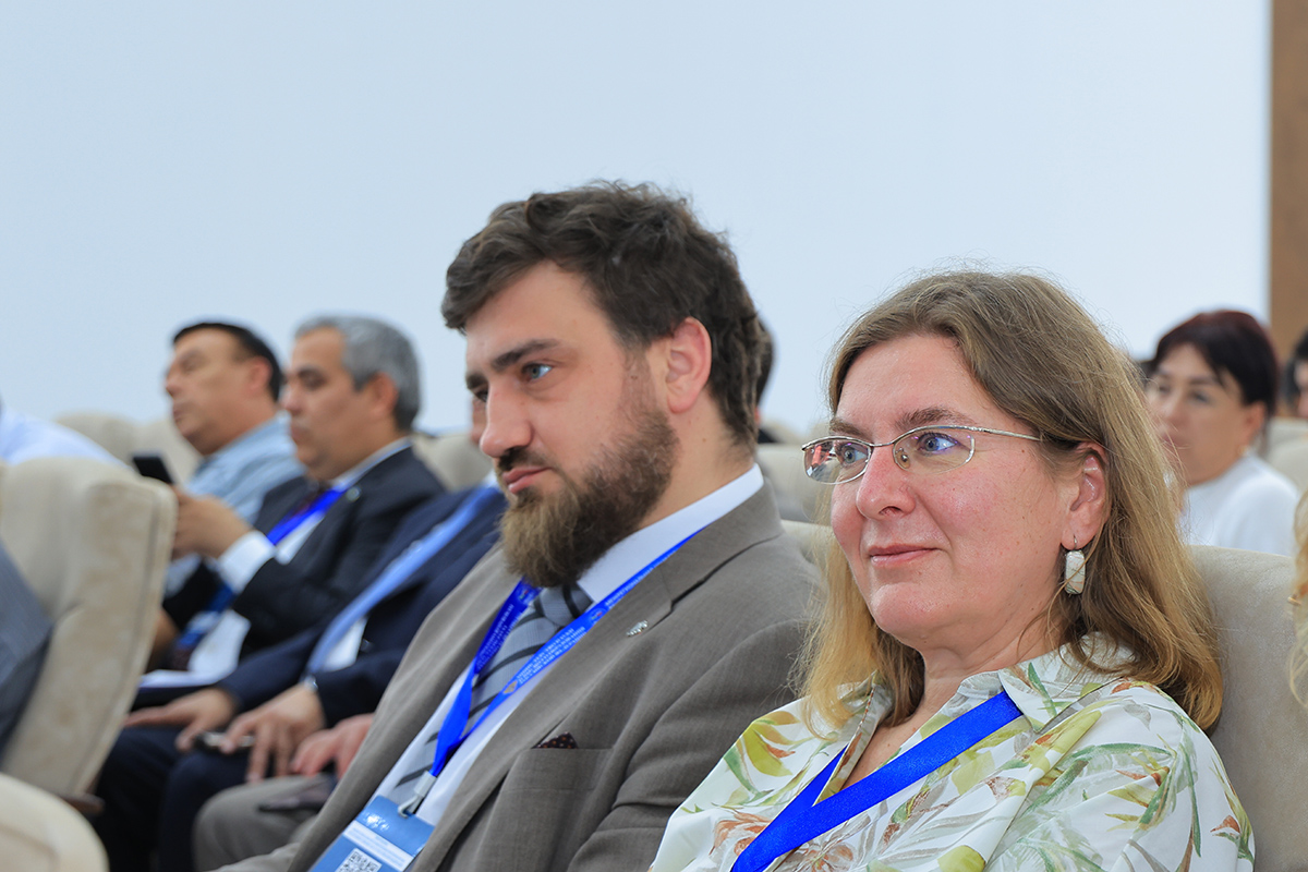 Oleg Rozhdestvensky and Ekaterina Belyaevskaya at the plenary session Oleg Rozhdestvensky and Ekaterina Belyaevskaya at the plenary session