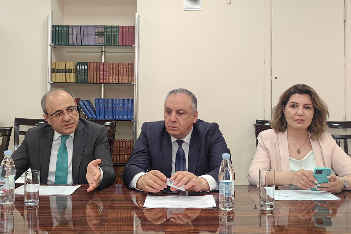 At the meeting with RAU Rector Edward Sandoyan (left) At the meeting with RAU Rector Edward Sandoyan (left)