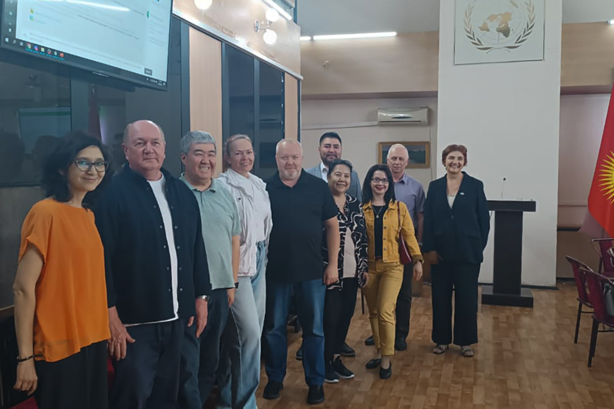 The KRSU team of teachers at the project quiz The KRSU team of teachers at the project quiz