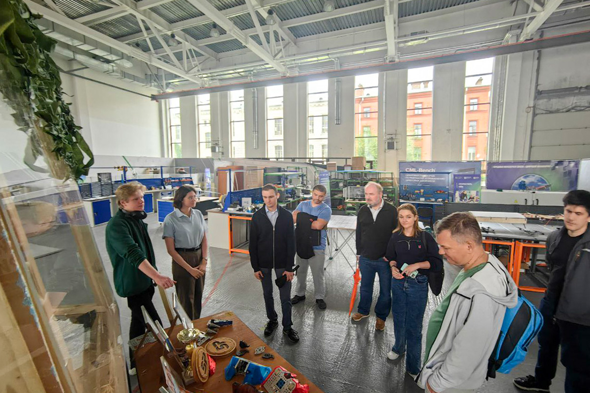Working meeting between representatives of SPbPU, KRSU, and the Geoscan Group 