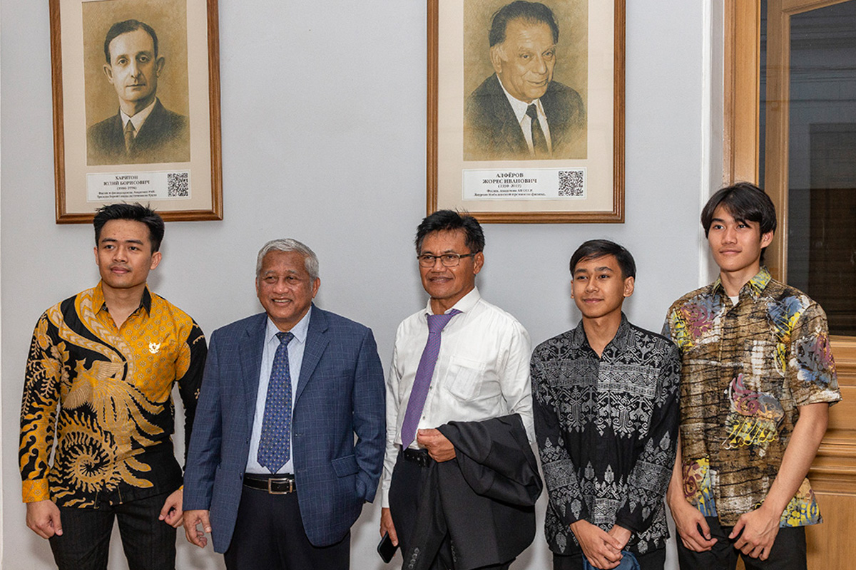 The delegation met with Indonesian students of Polytechnic University 