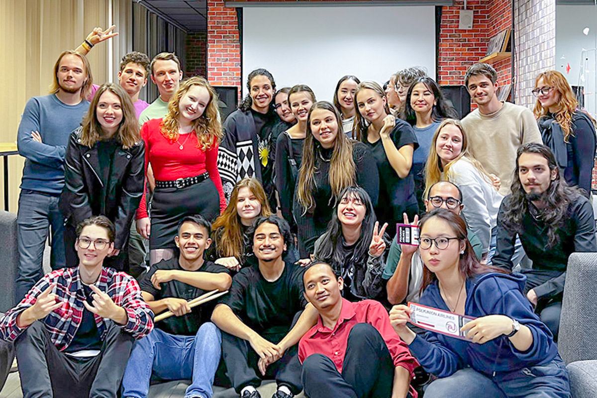 Nguyen Thanh Tra with friends from the PolyUnion club