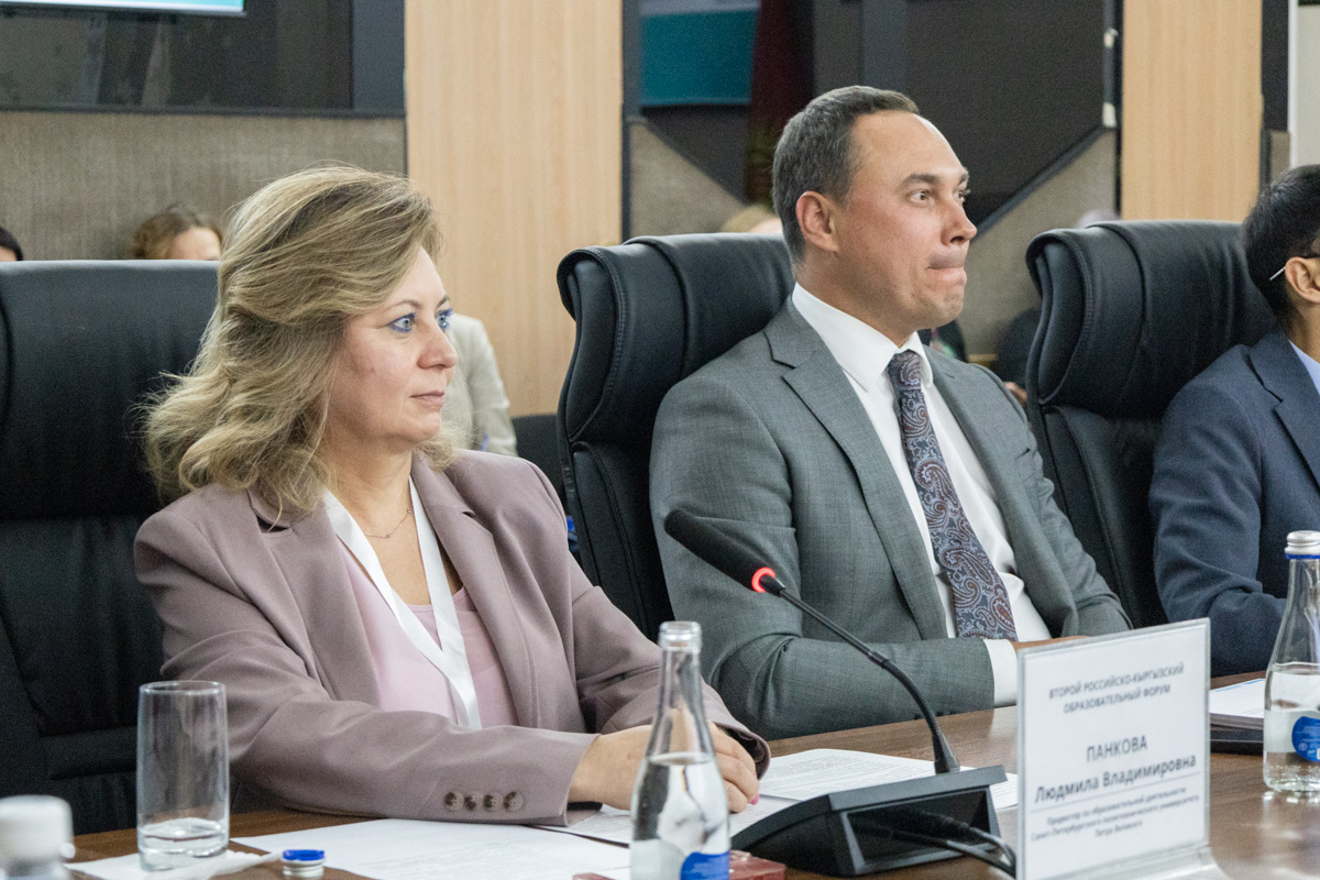 Ludmila Pankova moderated the round table “Training of personnel in demand by the modern labor market”