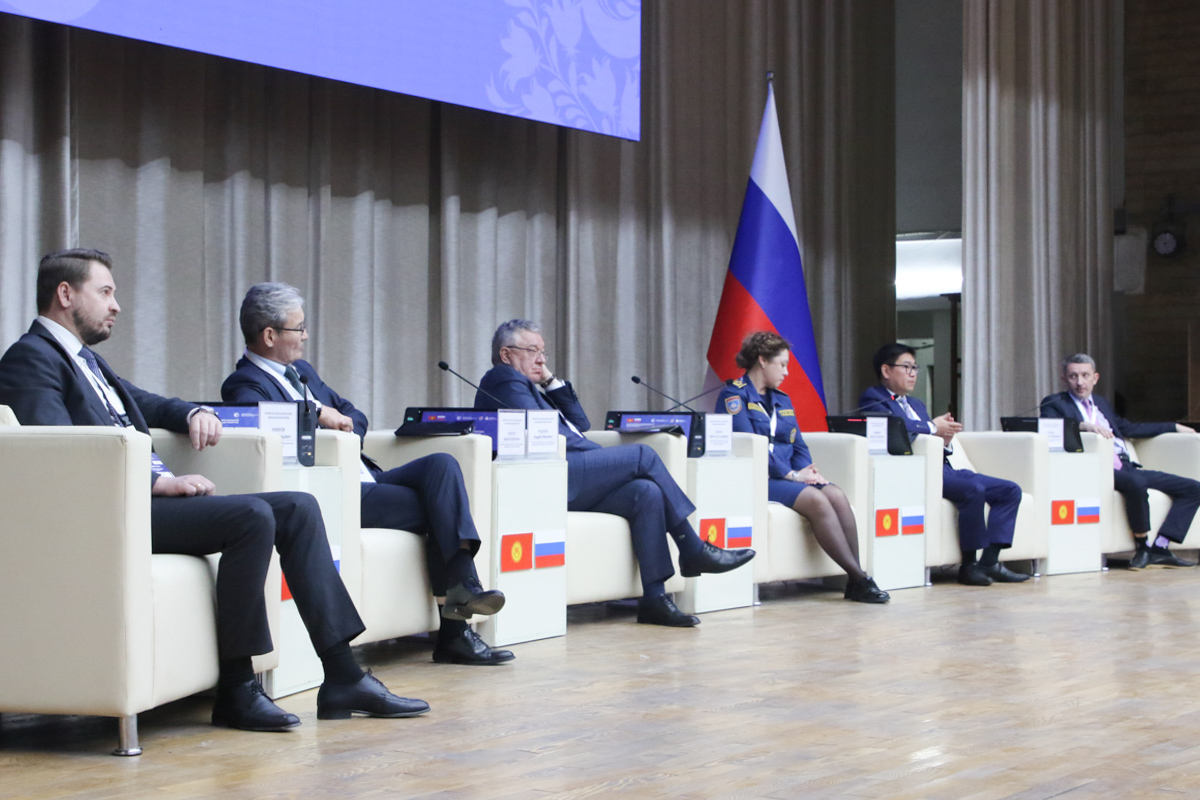 Artem Novikov, Nurlan Omurov, Irina Yashina, Konstantin Chuprin, and Arzymat Aldayarov also spoke at the panel discussion.