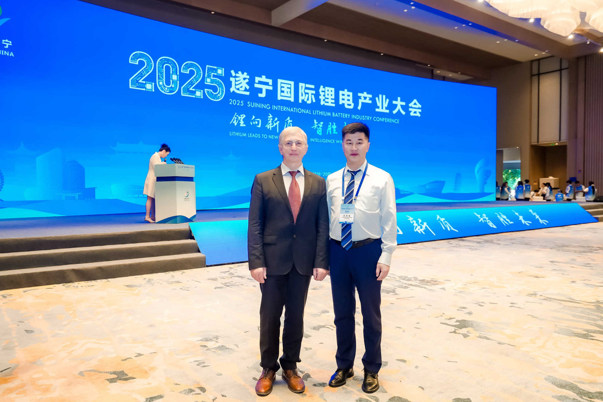 Professor Sergey Kondratiev, Professor Wang Qingsheng and the NEMTRI team represented SPbPU at the conference 