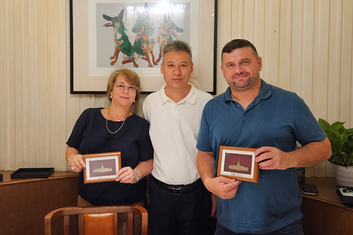 With Vice-Rector for International Affairs of Harbin Polytechnic University Cao Guangjun 