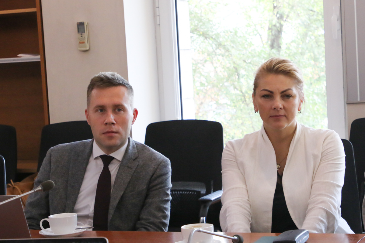 Maxim Pasholikov, Vice-rector for Information, Youth Policy and Security and Maria Vrublevskaya, vice-rector for human resources policy (photo provided by the KRSU press service) 