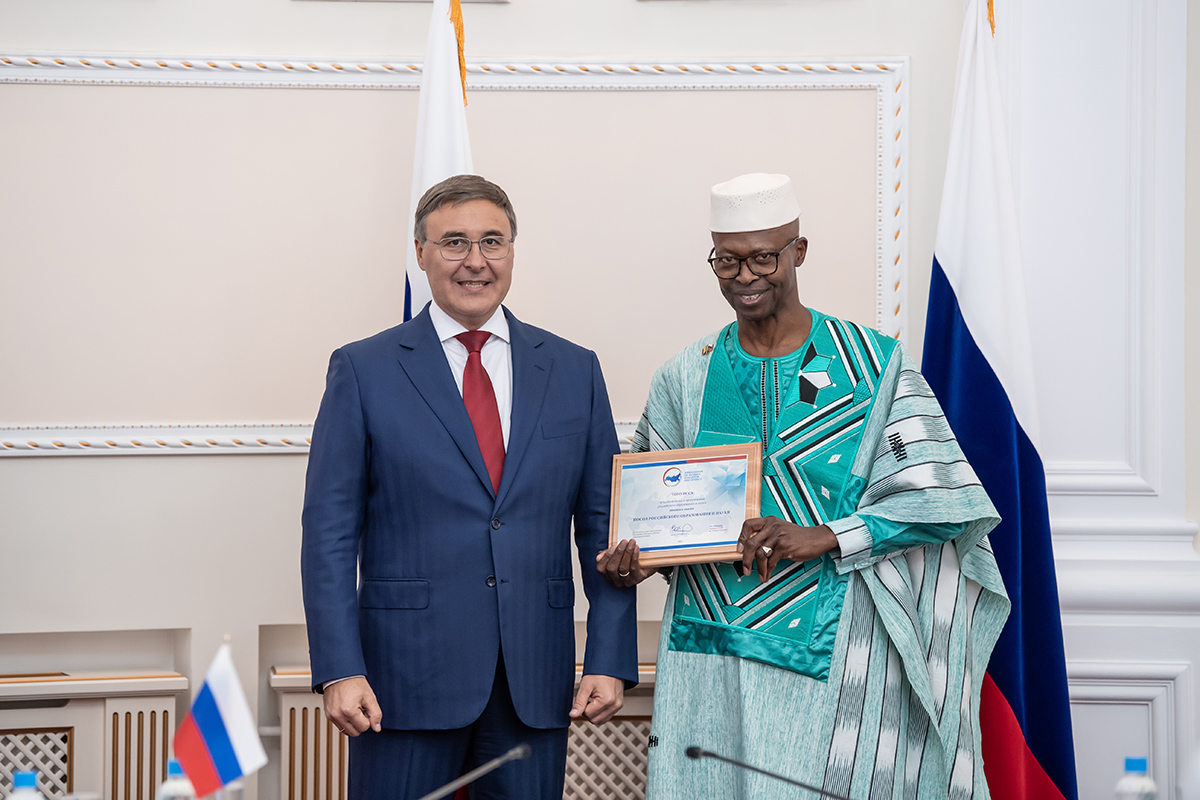 Valery Falkov and Issa Togo 