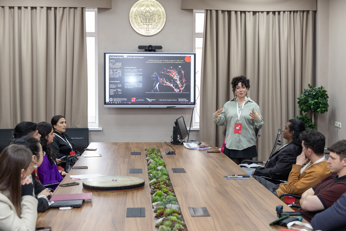 After the plenary session, the participants presented their projects. 