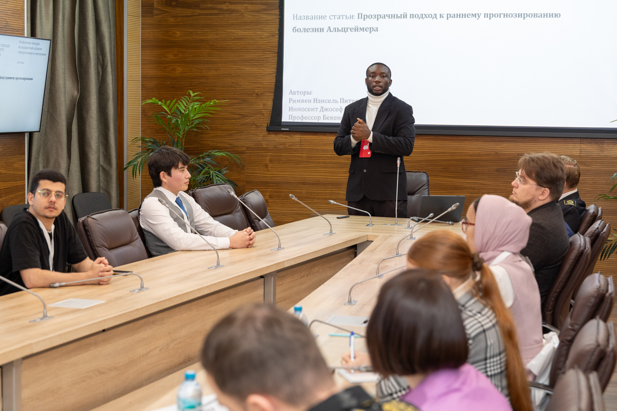 The contest participants present their projects