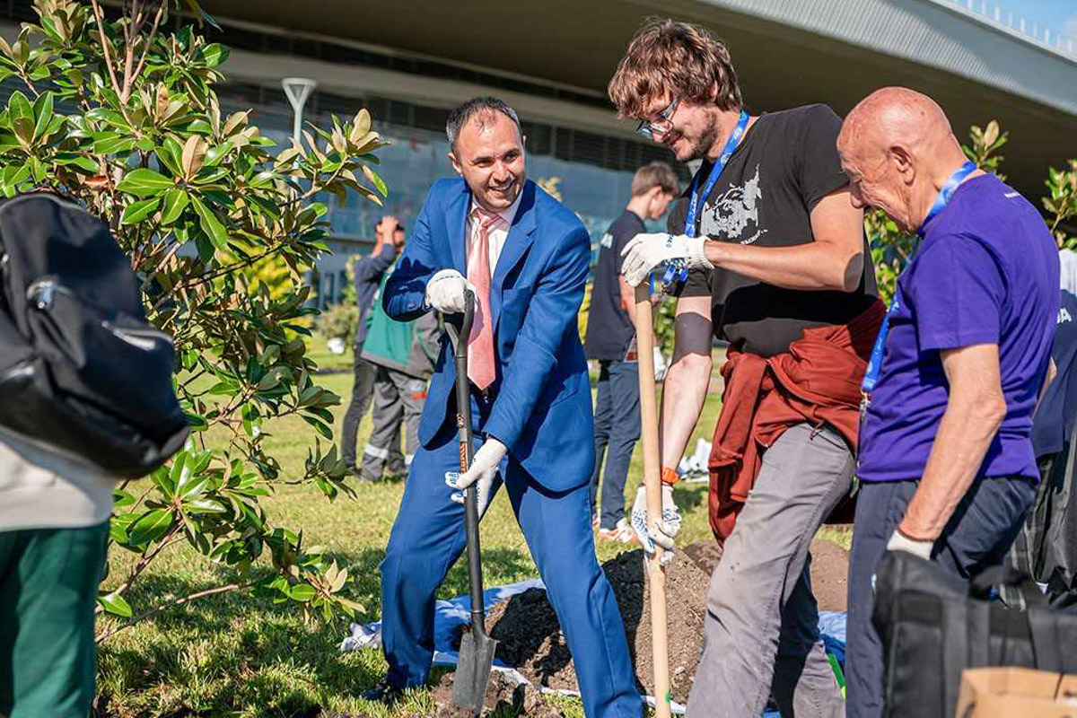 Hussein Ali Krajani planted a tree in Sochi Olympic Park