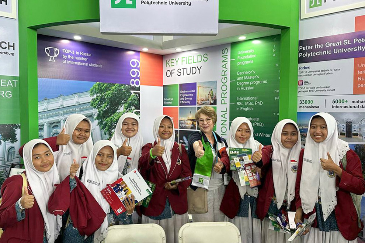 SPbPU Delegation at the Exhibition in Surabaya 