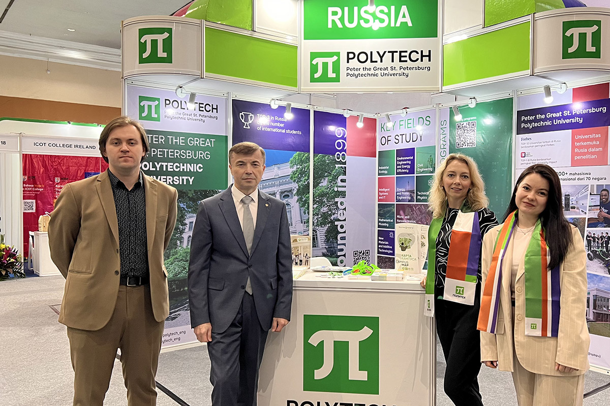 Nikita Shilikov, Sergey Tolchenov and representatives of SPbPU at the exhibition 