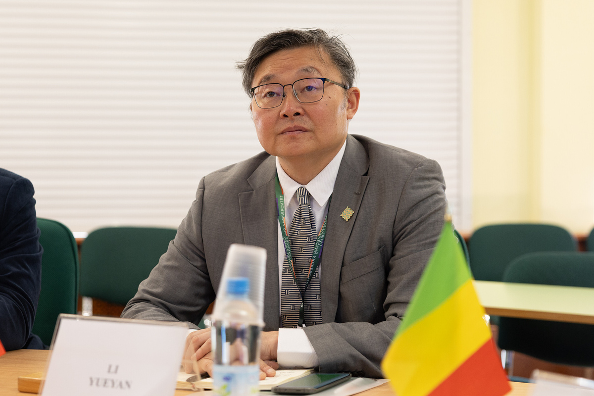 Professor Li Yueyan from Xi'an University of Architecture and Technology (PRC) 