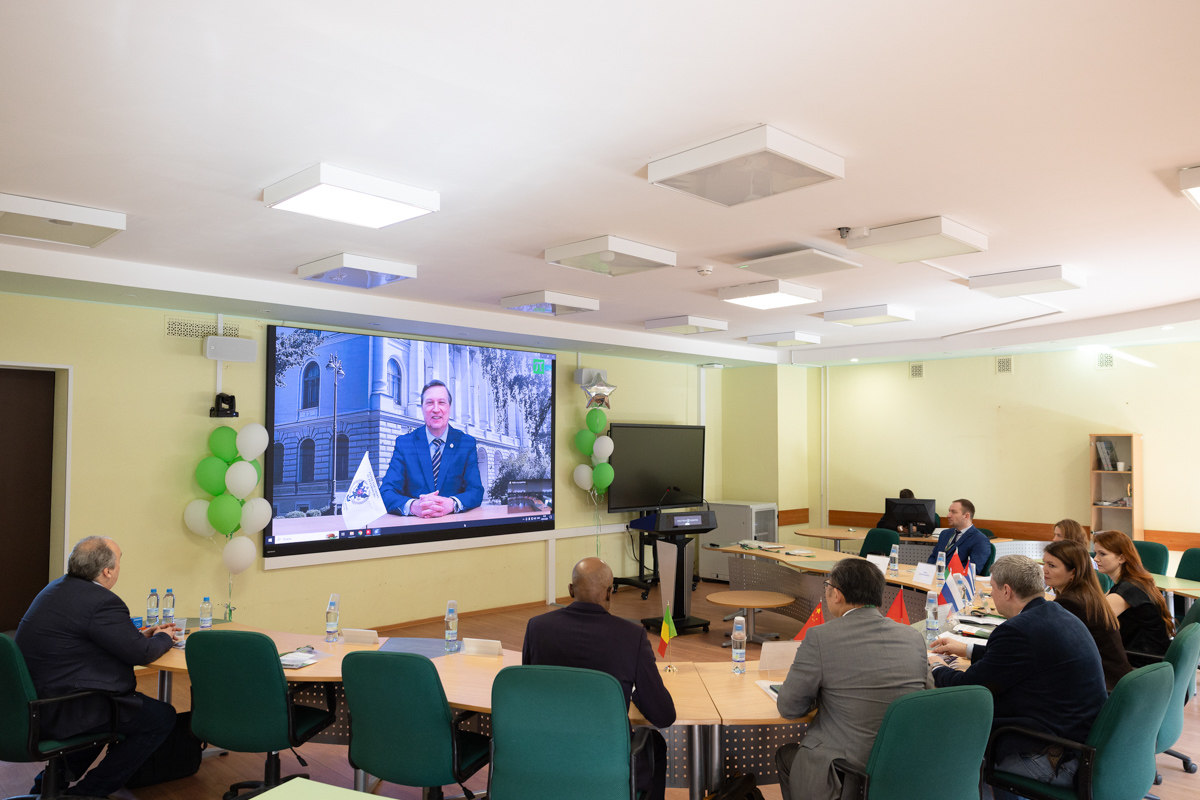 Dmitry Arseniev addressed the participants with a welcome speech. 