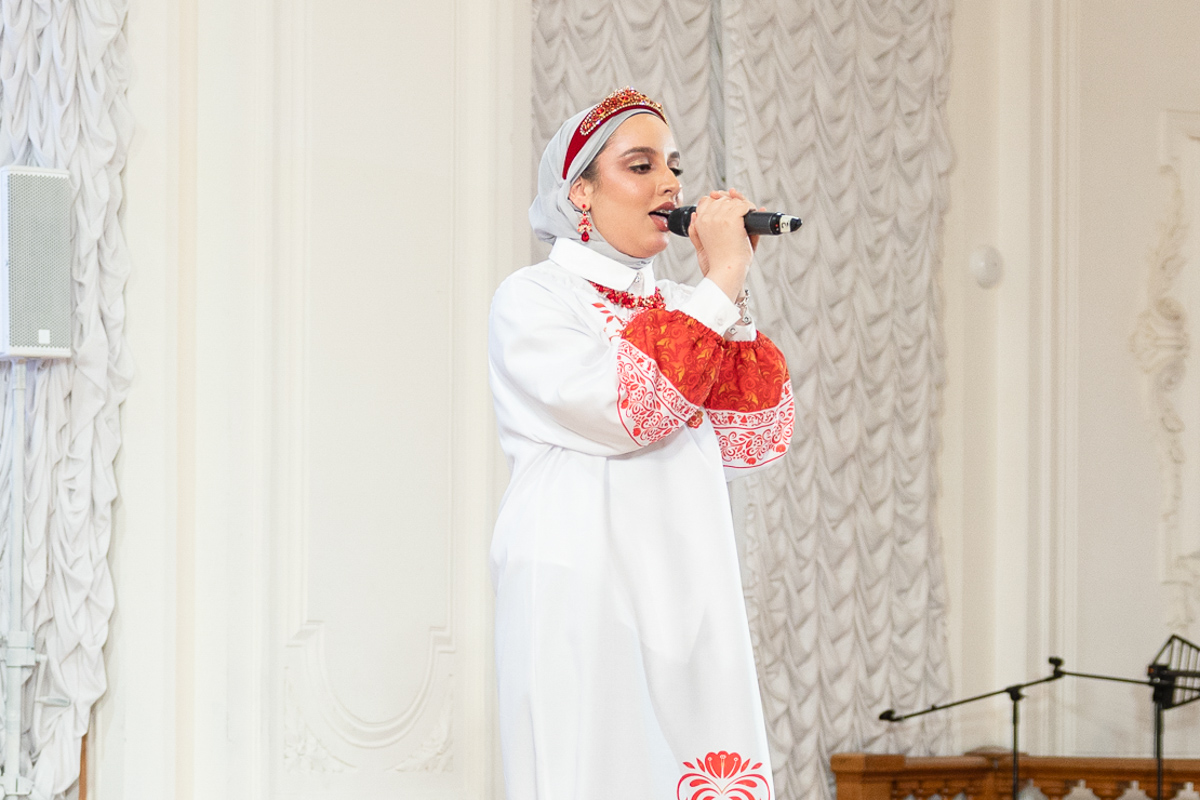 International students performed Russian songs