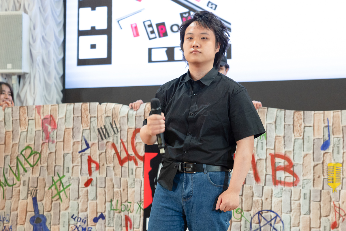Liu Yihan, who transformed into Viktor Tsoi, performed the song “Change!”
