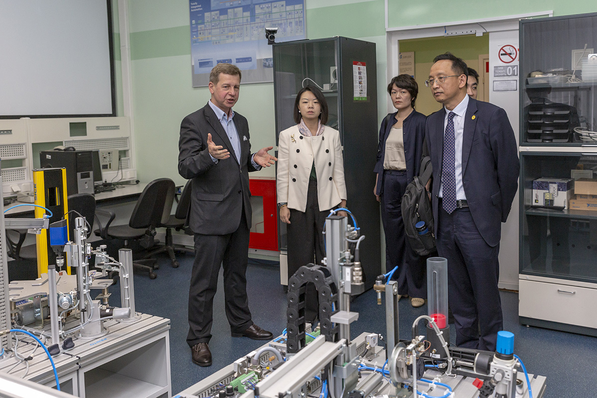 The guests visited the Polytech Cyberphysics Educational and Research Center 