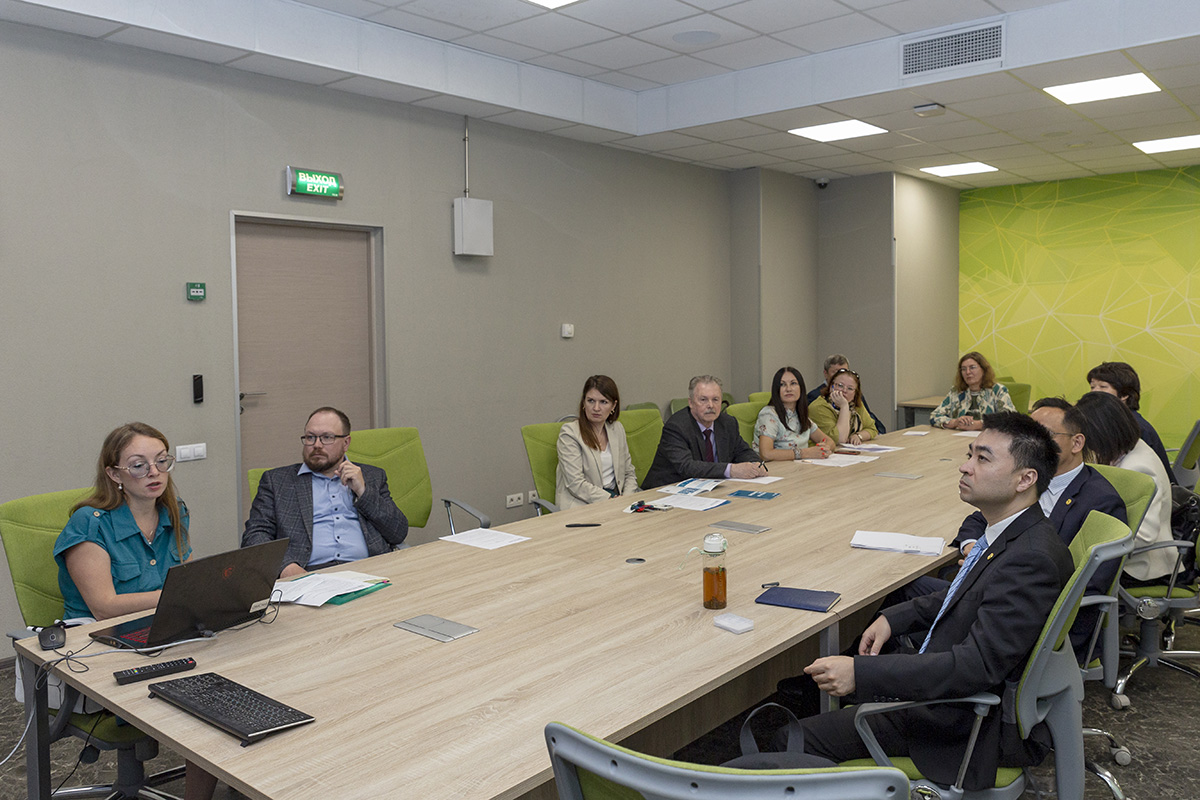 The business part continued with a meeting with heads of specialized institutes and laboratories 