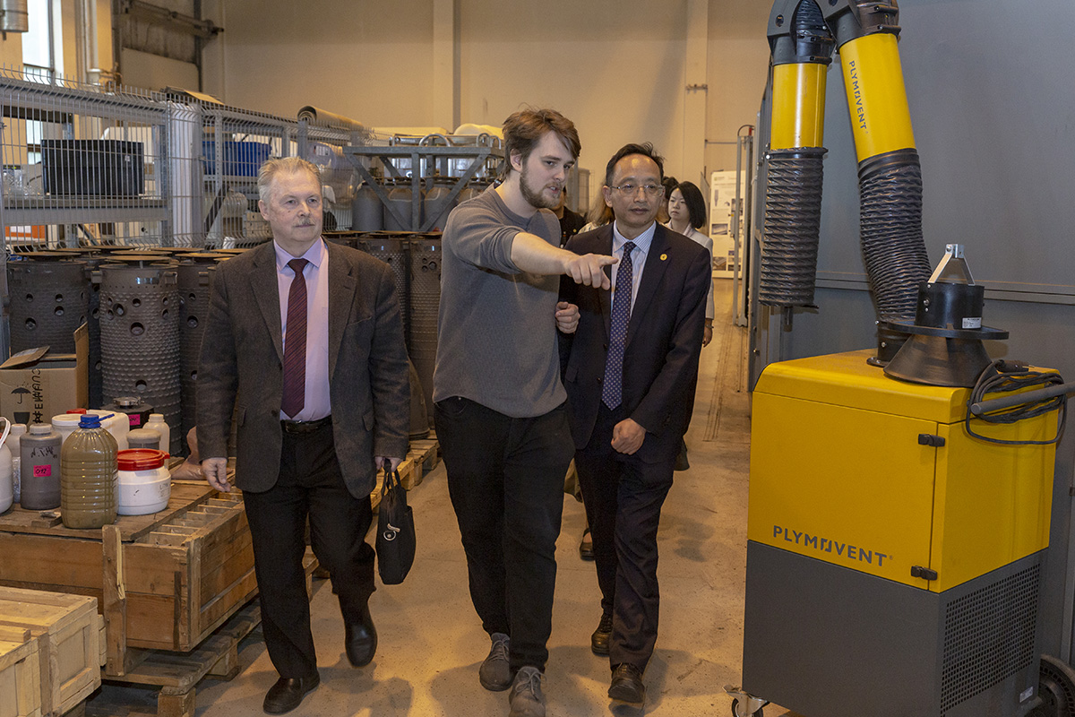 The delegation toured laboratories at the Polytech Technopolis Research and Innovation Center 
