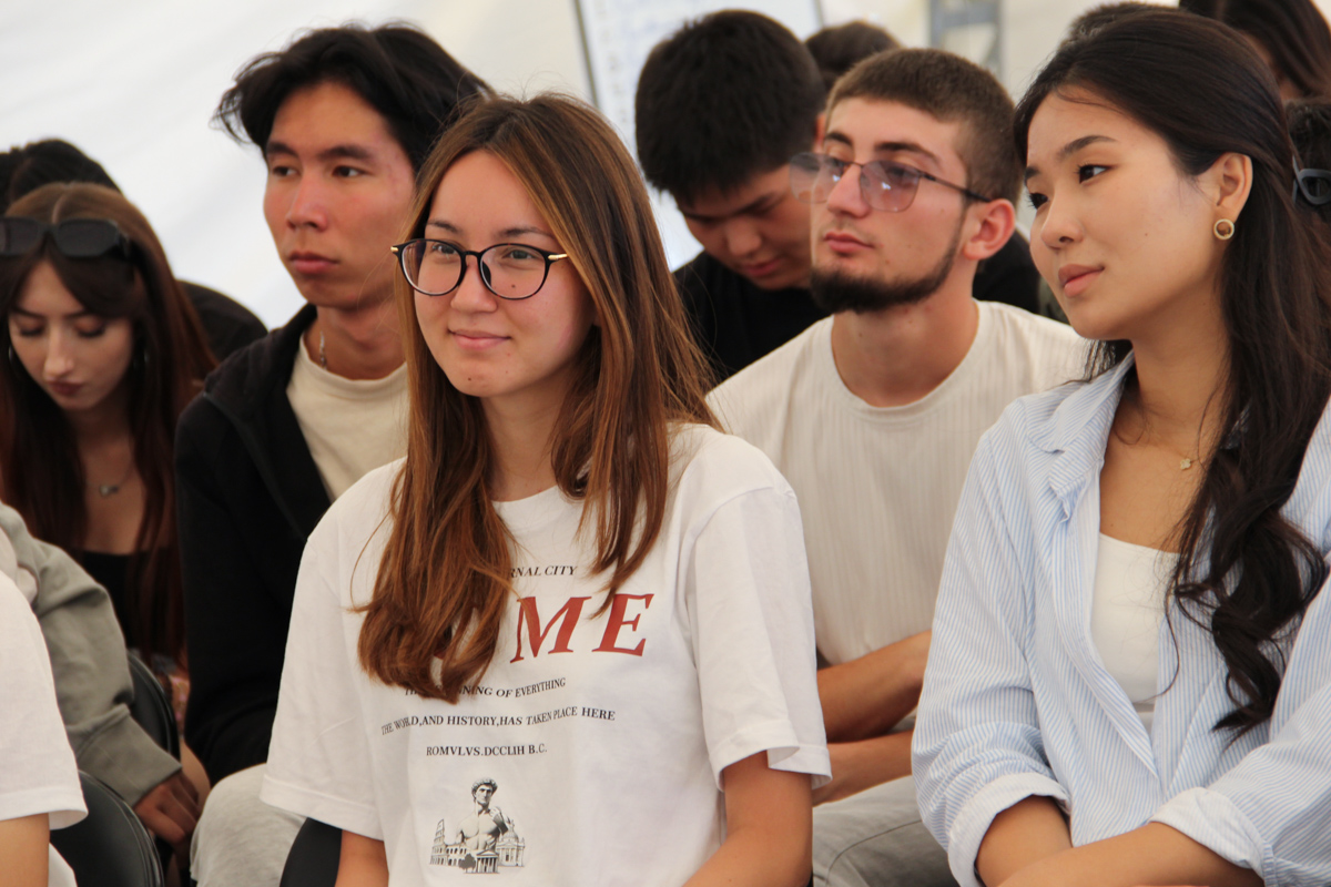The summer school concluded with an investment pitch session
