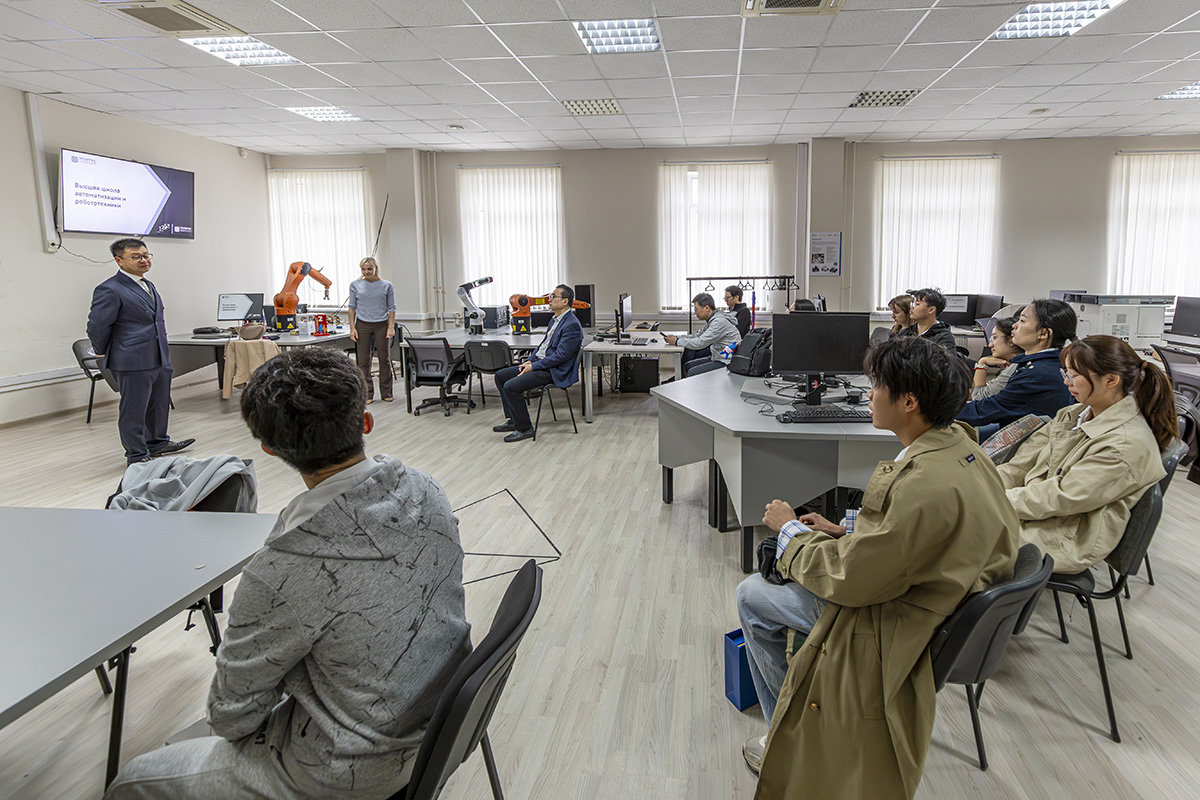 The delegation was hosted at the Graduate School of Automation and Robotics 