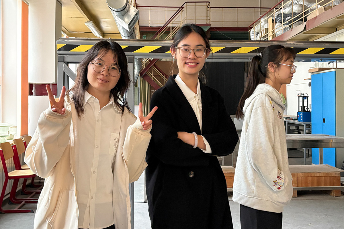 Students visit the MetaCampus Polytech digital technology laboratory at the Institute of Civil Engineering