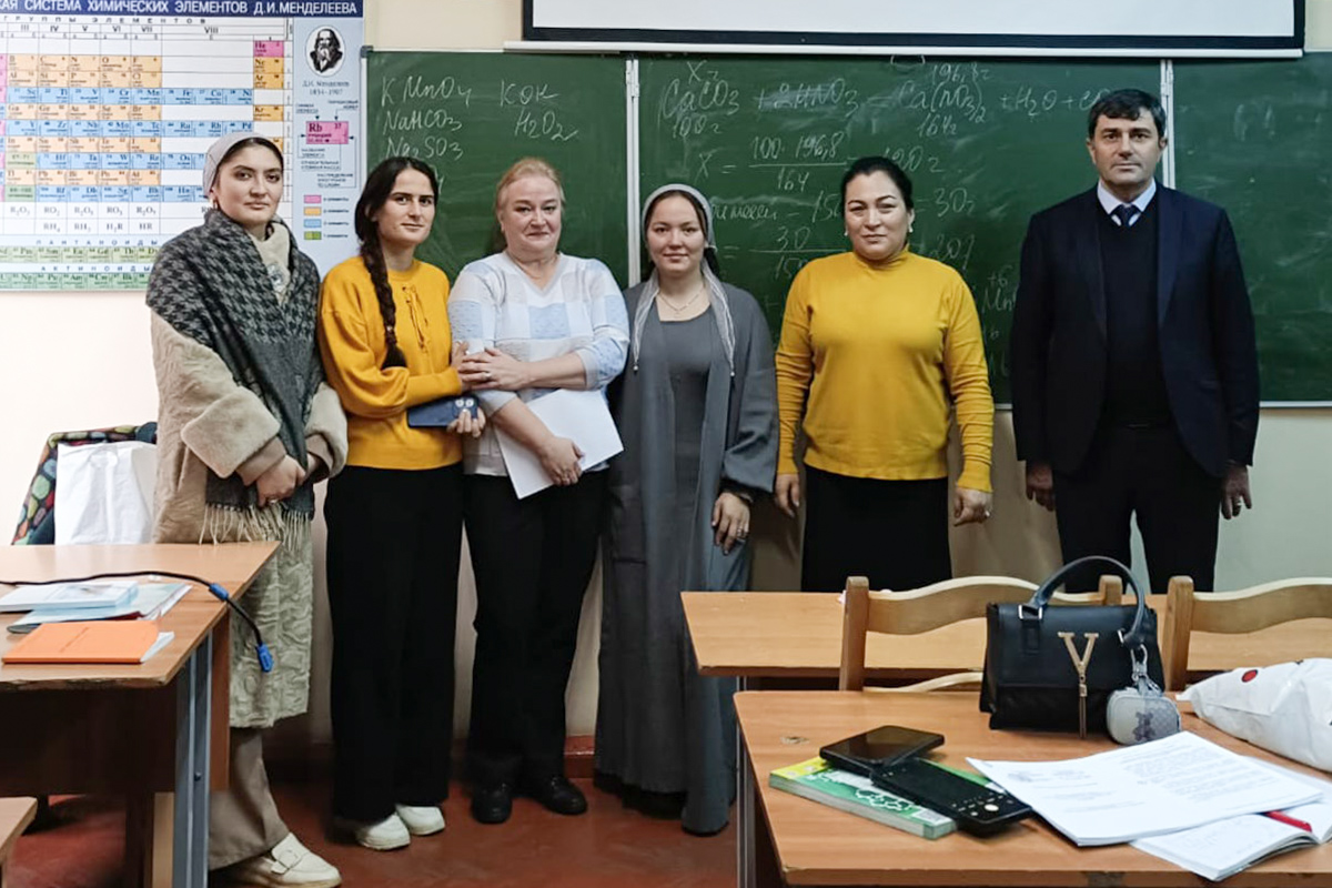 Classes in the "Chemistry" track were conducted by Irina Bazhenova.