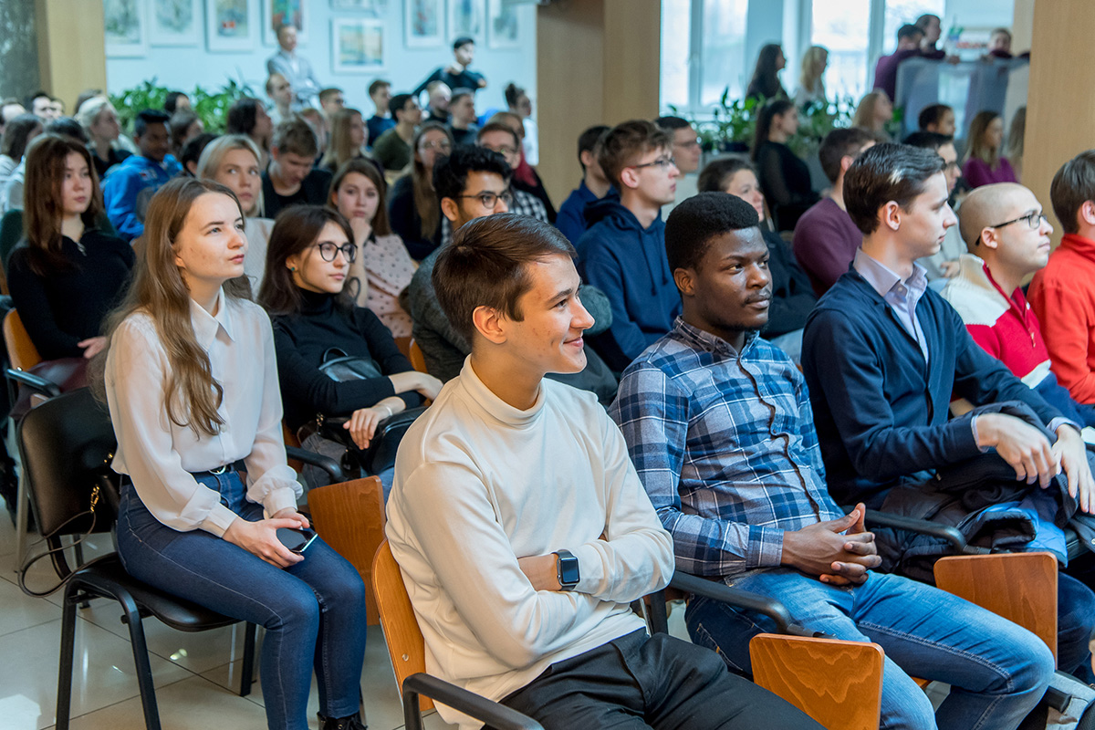 In the course of the lecture, SPbPU students were asking the NASA astronaut numerous questions 