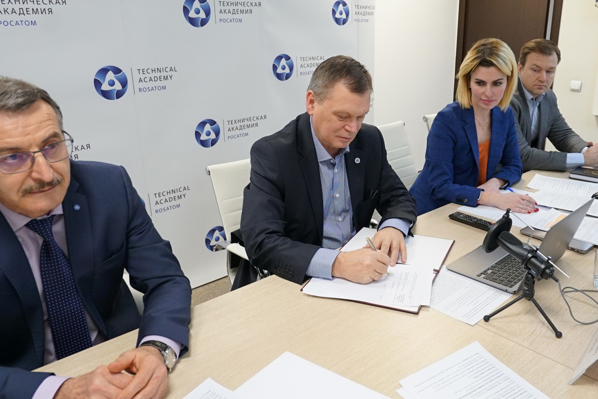 The cooperation agreement countersigned Rector of SPbPU, Academician of RAS Andrei RUDSKOI, Director General of Rosatom Emergency Response Centre, Mr Andrey SOROKIN и Rector of Rosatom Technical Academy, Dr Yuri SELEZNEV 