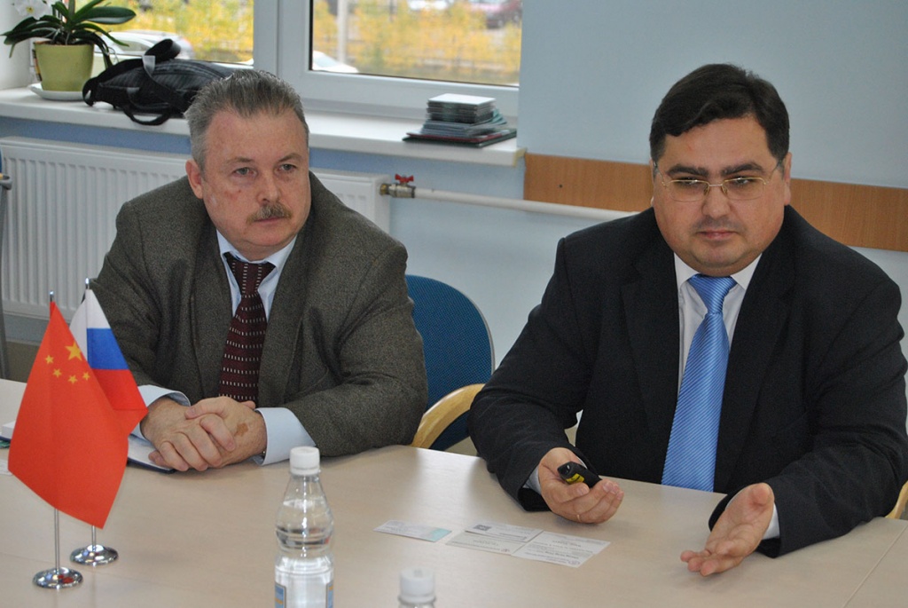  Polytechnic University and Tsingua University carry on dialogue about the cooperation of technology parks