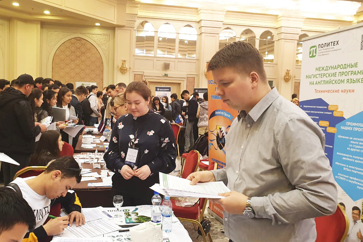Over 2 thousand potential foreign applicants visited international exhibitions in the CIS countries