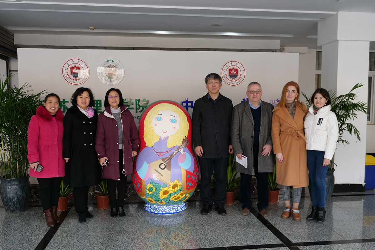 Discussions on educational cooperation continued in Xujou City, where Jiangsu Normal University is located Discussions on educational cooperation continued in Xujou City, where Jiangsu Normal University is located
