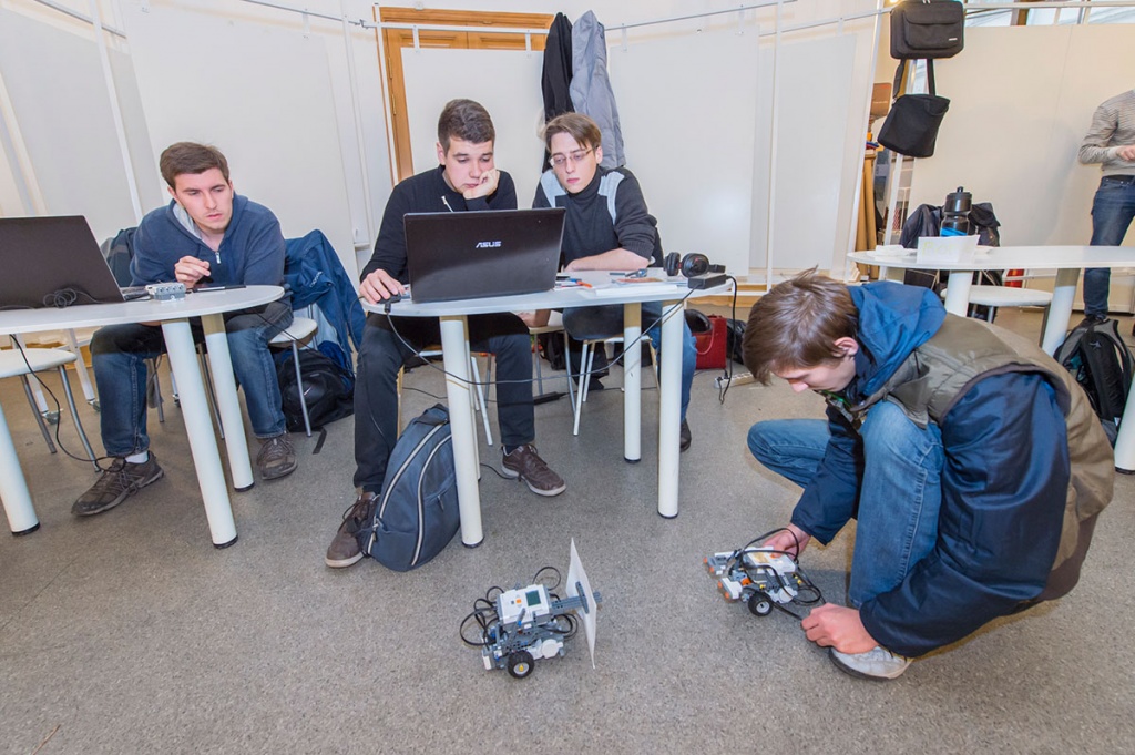 Robotics competition in polytechnic university